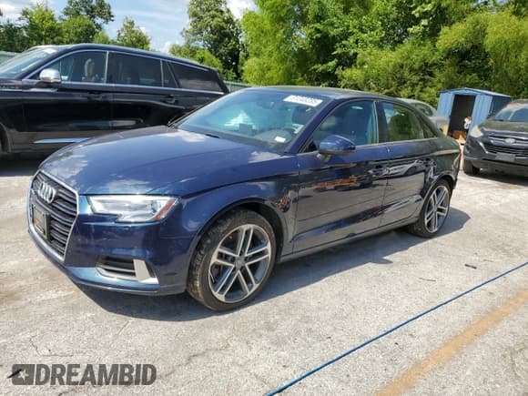 ✅ 2019 Audi A3 Premium • VIN: WAUBEGFF0K1017700 • Lot: 61248285. Wystawiony na Copart z przebiegiem 85 054 mil. Bezpłatny archiwum sprzedaży aukcyjnych z USA i szczegółowy raport historii pojazdu na DreamBid. Zdjęcie 1.