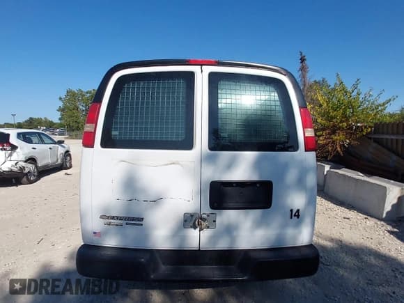 ✅ 2014 Chevrolet Express Cargo • VIN: 1GCWGFCGXE1134971 • Lot: 43158546. Wystawiony na IAAI z przebiegiem 105 034 mil. Bezpłatny archiwum sprzedaży aukcyjnych z USA i szczegółowy raport historii pojazdu na DreamBid. Zdjęcie 16.