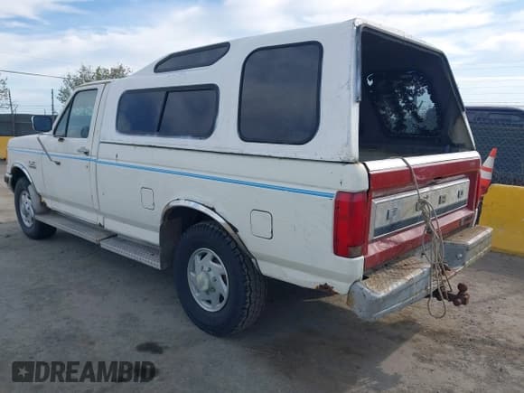 ✅ 1991 Ford F-250 • VIN: 2FTEF25YXMCA93767 • Lot: 42002357. Wystawiony na IAAI z przebiegiem 74 510 mil. Bezpłatny archiwum sprzedaży aukcyjnych z USA i szczegółowy raport historii pojazdu na DreamBid. Zdjęcie 3.