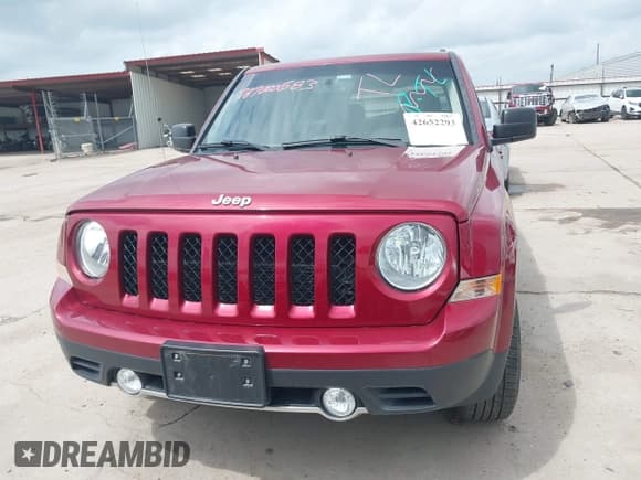 ✅ 2016 Jeep Patriot Latitude • VIN: 1C4NJRFB3GD809673 • Lot: 42652293. Listed on IAAI with 94,607 mi. Free auction sales archive from the USA and detailed vehicle history report at DreamBid. Image 13.