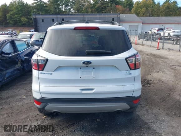 ✅ 2018 Ford Escape SE • VIN: 1FMCU9GD1JUD08203 • Лот: 43443399. Опубликован ранее на IAAI с пробегом 147 062 миль. Бесплатный доступ к архиву аукционных продаж из США и подробный отчёт об истории автомобиля на DreamBid. Изображение 16.