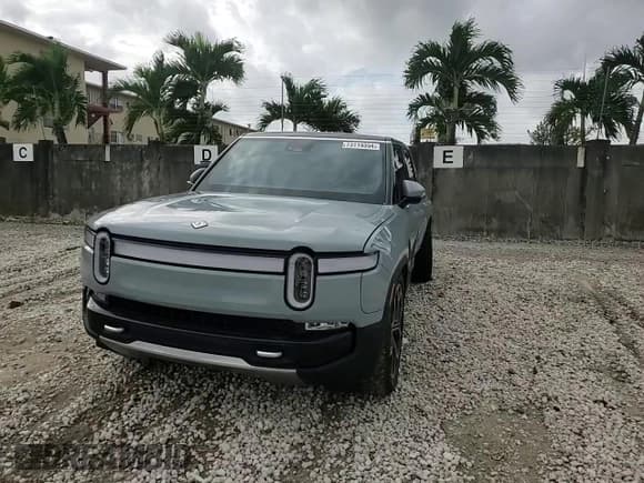 ✅ 2024 Rivian R1S Adventure • VIN: 7PDSGABA1RN031380 • Lot: 73119354. Wystawiony na Copart z przebiegiem 6 786 mil. Bezpłatny archiwum sprzedaży aukcyjnych z USA i szczegółowy raport historii pojazdu na DreamBid. Zdjęcie 12.