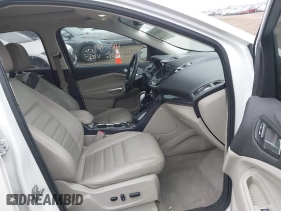 ✅ 2015 Ford Escape Titanium • VIN: 1FMCU0J93FUB60403 • Lot: 43720754. Wystawiony na IAAI z przebiegiem 147 823 mil. Bezpłatny archiwum sprzedaży aukcyjnych z USA i szczegółowy raport historii pojazdu na DreamBid. Zdjęcie 5.