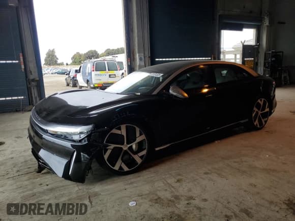 ✅ 2022 Lucid Air • VIN: 50EA1DAA5NA002291 • Lot: 71131325. Wystawiony na Copart z przebiegiem 1 705 mil. Bezpłatny archiwum sprzedaży aukcyjnych z USA i szczegółowy raport historii pojazdu na DreamBid. Zdjęcie 1.