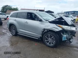 ✅ 2017 Toyota Highlander XLE • VIN: 5TDKZRFH0HS513497 • Лот: 42242421. Опубликован ранее на IAAI с пробегом 161 286 миль. Бесплатный доступ к архиву аукционных продаж из США и подробный отчёт об истории автомобиля на DreamBid. Изображение 1.