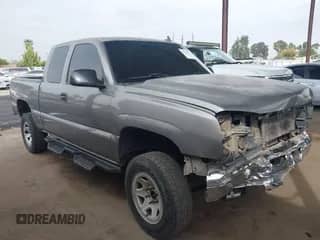 2006 Chevrolet Silverado 1500 LT2 z VIN 1GCEK19T66Z142599, wystawiony jako IAAI lot #43290412 z przebiegiem 299 985 mil mil oraz . Historia ofert i sprzedaży dostępna na DreamBid. Obrazek 1.