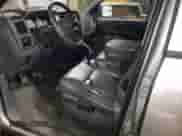 2006 Dodge 3500 SLT z VIN 3D7MX49C76G285307, wystawiony jako Copart lot #62428695 z przebiegiem 104 413 mil mil oraz Czysty tytuł • Clean title. Historia ofert i sprzedaży dostępna na DreamBid. Obrazek 7.