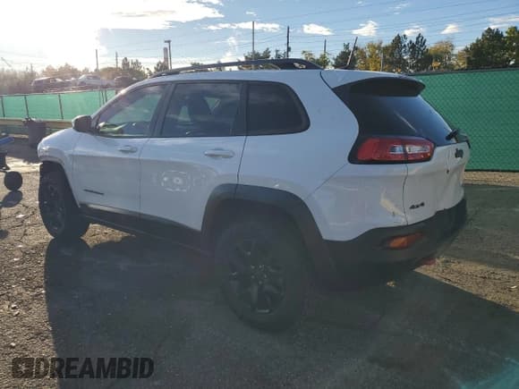 ✅ 2017 Jeep Cherokee Trailhawk • VIN: 1C4PJMBB2HW647378 • Лот: 86664295. Опубликован ранее на Copart с пробегом 106 990 миль. Бесплатный доступ к архиву аукционных продаж из США и подробный отчёт об истории автомобиля на DreamBid. Изображение 2.