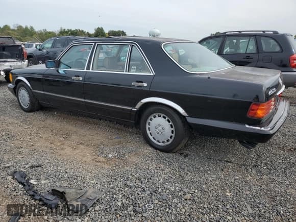 ✅ 1987 Mercedes-Benz 420 SEL • VIN: WDBCA35D0HA342396 • Лот: 84285925. Опубликован ранее на Copart с пробегом 108 817 миль. Бесплатный доступ к архиву аукционных продаж из США и подробный отчёт об истории автомобиля на DreamBid. Изображение 2.