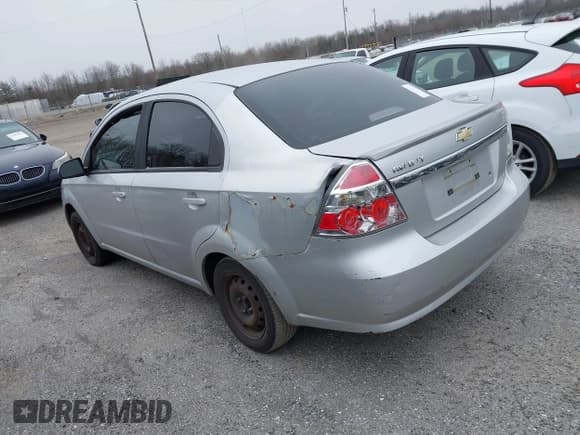 ✅ 2011 Chevrolet Aveo 1LT • VIN: KL1TD5DE5BB131122 • Lot: 41559582. Wystawiony na IAAI z przebiegiem Nie podano. Bezpłatny archiwum sprzedaży aukcyjnych z USA i szczegółowy raport historii pojazdu na DreamBid. Zdjęcie 3.
