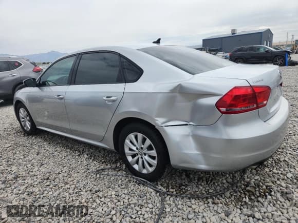 ✅ 2014 Volkswagen Passat S • VIN: 1VWAS7A35EC117978 • Lot: 81131385. Wystawiony na Copart z przebiegiem 182 899 mil. Bezpłatny archiwum sprzedaży aukcyjnych z USA i szczegółowy raport historii pojazdu na DreamBid. Zdjęcie 2.