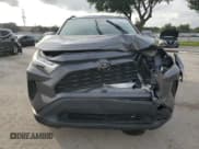 ✅ 2022 Toyota RAV4 XLE • VIN: 2T3W1RFV4NW192072 • Lot: 80070425. Wystawiony na Copart z przebiegiem 64 113 mil. Bezpłatny archiwum sprzedaży aukcyjnych z USA i szczegółowy raport historii pojazdu na DreamBid. Zdjęcie 5.