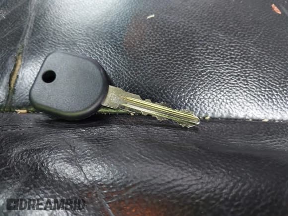 ✅ 2010 GMC Yukon SLT • VIN: 1GKUKCE02AR282651 • Lot: 43317200. Listed on IAAI with 257,843 mi. Free auction sales archive from the USA and detailed vehicle history report at DreamBid. Image 11.