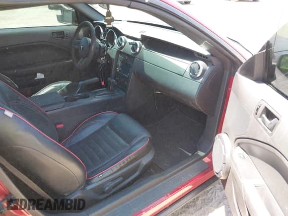 ✅ 2007 Ford Mustang Deluxe • VIN: 1ZVFT84N475249577 • Lot: 42008269. Listed on IAAI with 136,134 mi. Free auction sales archive from the USA and detailed vehicle history report at DreamBid. Image 5.