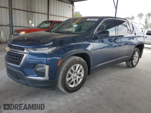 ✅ 2022 Chevrolet Traverse LS • VIN: 1GNERFKW5NJ136360 • Lot: 70977694. Wystawiony na Copart z przebiegiem 50 995 mil. Bezpłatny archiwum sprzedaży aukcyjnych z USA i szczegółowy raport historii pojazdu na DreamBid. Zdjęcie 1.