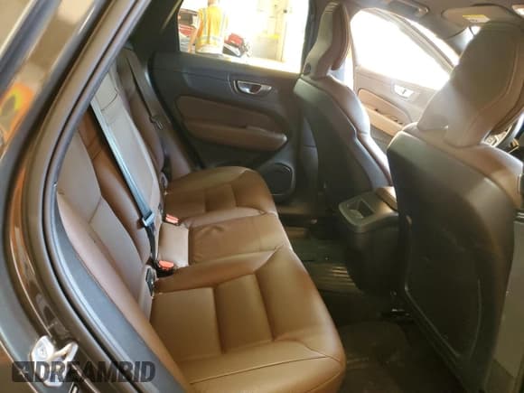 ✅ 2021 Volvo XC60 Momentum • VIN: YV4102RK7M1876050 • Lot: 70064555. Listed on Copart with 107,869 mi. Free auction sales archive from the USA and detailed vehicle history report at DreamBid. Image 11.