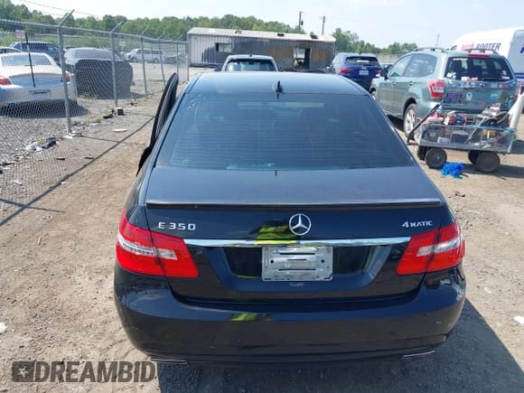 ✅ 2010 Mercedes-Benz E 350 Luxury • VIN: WDDHF8HB9AA224102 • Lot: 42858426. Listed on IAAI with 97,107 mi. Free auction sales archive from the USA and detailed vehicle history report at DreamBid. Image 16.