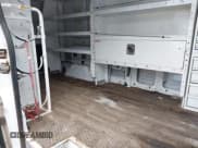 ✅ 2016 Ford Transit Cargo • VIN: 1FTYR2CMXGKA18751 • Lot: 41233498. Wystawiony na IAAI z przebiegiem 101 275 mil. Bezpłatny archiwum sprzedaży aukcyjnych z USA i szczegółowy raport historii pojazdu na DreamBid. Zdjęcie 8.