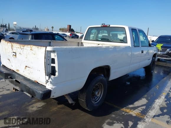 ✅ 1998 GMC Sierra 2500 • VIN: 1GTGC29R4WE502265 • Лот: 41966327. Опубликован ранее на IAAI с пробегом 300 096 миль. Бесплатный доступ к архиву аукционных продаж из США и подробный отчёт об истории автомобиля на DreamBid. Изображение 4.