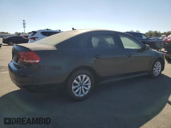 ✅ 2014 Volkswagen Passat S • VIN: 1VWAP7A35EC003609 • Лот: 85783295. Опубликован ранее на Copart с пробегом 149 648 миль. Бесплатный доступ к архиву аукционных продаж из США и подробный отчёт об истории автомобиля на DreamBid. Изображение 3.
