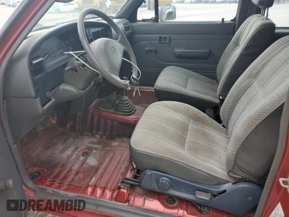 ✅ 1993 Toyota Pickup DLX • VIN: JT4VN13D0P5121085 • Lot: 80110225. Wystawiony na Copart z przebiegiem 221 430 mil. Bezpłatny archiwum sprzedaży aukcyjnych z USA i szczegółowy raport historii pojazdu na DreamBid. Zdjęcie 7.