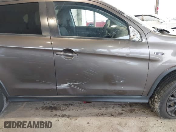 ✅ 2017 Mitsubishi Outlander ES • VIN: JA4AP3AU9HZ066583 • Lot: 41249937. Listed on IAAI with 91,395 mi. Free auction sales archive from the USA and detailed vehicle history report at DreamBid. Image 6.