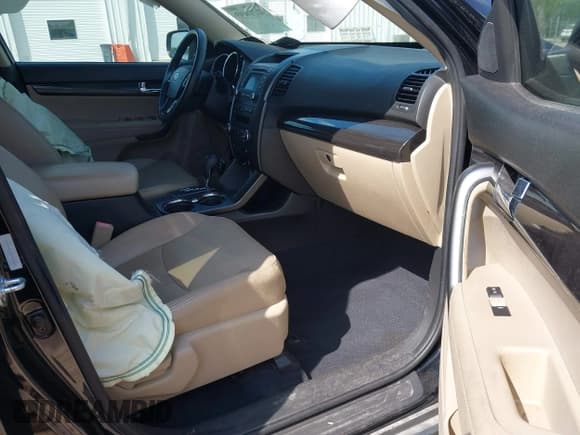 ✅ 2013 Kia Sorento EX • VIN: 5XYKU3A62DG348688 • Lot: 42216843. Listed on IAAI with 231,471 mi. Free auction sales archive from the USA and detailed vehicle history report at DreamBid. Image 5.