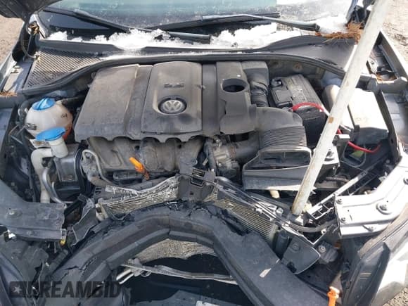 ✅ 2012 Volkswagen Passat S • VIN: 1VWAP7A36CC014745 • Lot: 41606196. Wystawiony na IAAI z przebiegiem 121 364 mil. Bezpłatny archiwum sprzedaży aukcyjnych z USA i szczegółowy raport historii pojazdu na DreamBid. Zdjęcie 10.