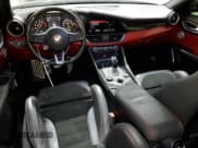 ✅ 2017 Alfa Romeo Giulia • VIN: ZARFAEAV6H7550942 • Lot: 48866585. Wystawiony na Copart z przebiegiem 25 634 mil. Bezpłatny archiwum sprzedaży aukcyjnych z USA i szczegółowy raport historii pojazdu na DreamBid. Zdjęcie 8.