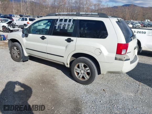 ✅ 2004 Mitsubishi Endeavor LS • VIN: 4A4MM21S84E119613 • Lot: 43805036. Listed on IAAI with 224,365 mi. Free auction sales archive from the USA and detailed vehicle history report at DreamBid. Image 3.