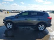 ✅ 2014 Toyota RAV4 LE • VIN: JTMZFREV8EJ002465 • Lot: 43639247. Wystawiony na IAAI z przebiegiem 137 363 mil. Bezpłatny archiwum sprzedaży aukcyjnych z USA i szczegółowy raport historii pojazdu na DreamBid. Zdjęcie 15.