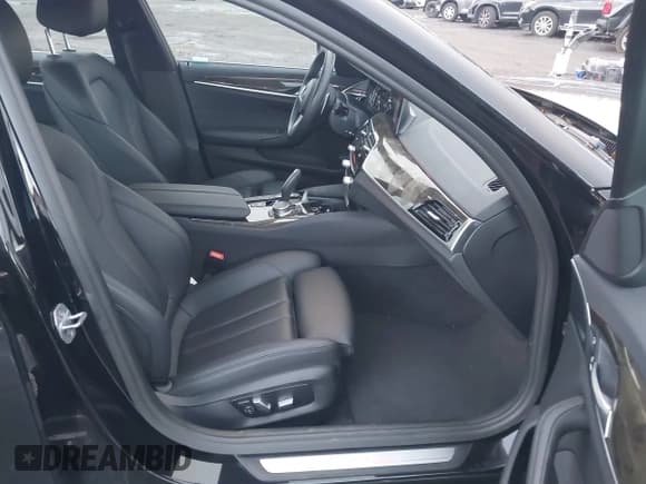 ✅ 2019 BMW 5 Series 530i xDrive • VIN: WBAJA7C55KWC78118 • Лот: 43656317. Опубликован ранее на IAAI с пробегом 87 932 миль. Бесплатный доступ к архиву аукционных продаж из США и подробный отчёт об истории автомобиля на DreamBid. Изображение 5.