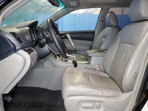 ✅ 2013 Toyota Highlander SE • VIN: 5TDZK3EH8DS133903 • Лот: 86811715. Опубликован ранее на Copart с пробегом 214 200 миль. Бесплатный доступ к архиву аукционных продаж из США и подробный отчёт об истории автомобиля на DreamBid. Изображение 7.