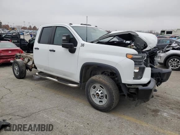 ✅ 2022 Chevrolet Silverado 2500HD • VIN: 1GB5YLE71NF335721 • Lot: 93628005. Wystawiony na Copart z przebiegiem 58 046 mil. Bezpłatny archiwum sprzedaży aukcyjnych z USA i szczegółowy raport historii pojazdu na DreamBid. Zdjęcie 4.