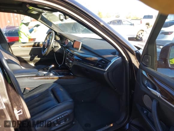 ✅ 2015 BMW X5 xDrive35i • VIN: 5UXKR0C59F0P07403 • Lot: 43492330. Wystawiony na IAAI z przebiegiem 127 150 mil. Bezpłatny archiwum sprzedaży aukcyjnych z USA i szczegółowy raport historii pojazdu na DreamBid. Zdjęcie 5.