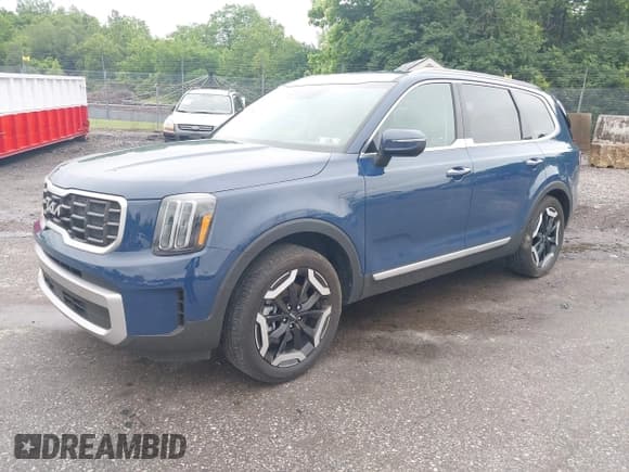 ✅ 2023 Kia Telluride S • VIN: 5XYP64GC0PG391725 • Lot: 42380243. Listed on IAAI with 28,269 mi. Free auction sales archive from the USA and detailed vehicle history report at DreamBid. Image 2.