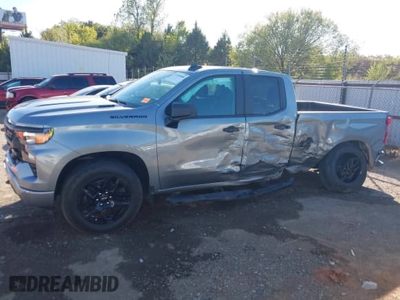 ✅ 2025 Chevrolet Silverado 1500 Custom • VIN: 1GCRABEK6SZ112939 • Lot: 43490888. Wystawiony na IAAI z przebiegiem 33 522 mil. Bezpłatny archiwum sprzedaży aukcyjnych z USA i szczegółowy raport historii pojazdu na DreamBid. Zdjęcie 14.