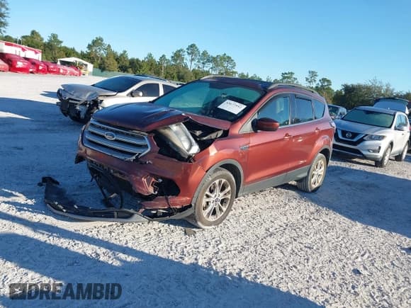✅ 2018 Ford Escape SE • VIN: 1FMCU0GD1JUA65519 • Lot: 43677552. Wystawiony na IAAI z przebiegiem 133 860 mil. Bezpłatny archiwum sprzedaży aukcyjnych z USA i szczegółowy raport historii pojazdu na DreamBid. Zdjęcie 17.
