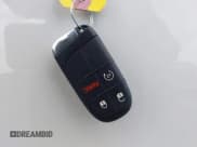 ✅ 2023 Jeep Renegade Trailhawk • VIN: ZACNJDC15PPP55001 • Lot: 43420168. Wystawiony na IAAI z przebiegiem 16 640 mil. Bezpłatny archiwum sprzedaży aukcyjnych z USA i szczegółowy raport historii pojazdu na DreamBid. Zdjęcie 11.