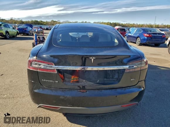 ✅ 2015 Tesla Model S 85D • VIN: 5YJSA1E26FF118649 • Лот: 96678715. Опубликован ранее на Copart с пробегом 164 031 миль. Бесплатный доступ к архиву аукционных продаж из США и подробный отчёт об истории автомобиля на DreamBid. Изображение 6.