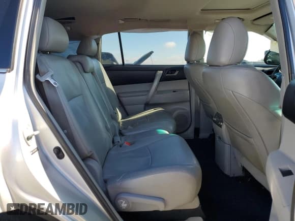 ✅ 2011 Toyota Highlander • VIN: 5TDZK3EH3BS031325 • Лот: 92128745. Опубликован ранее на Copart с пробегом 172 503 миль. Бесплатный доступ к архиву аукционных продаж из США и подробный отчёт об истории автомобиля на DreamBid. Изображение 11.