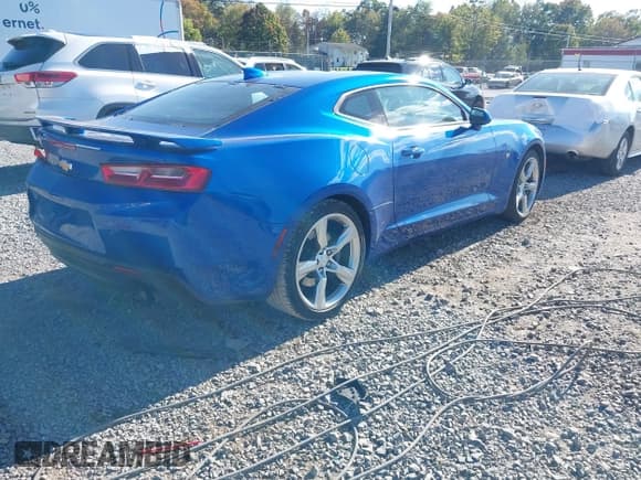 ✅ 2018 Chevrolet Camaro 1SS • VIN: 1G1FF1R75J0105979 • Lot: 43351013. Wystawiony na IAAI z przebiegiem 32 213 mil. Bezpłatny archiwum sprzedaży aukcyjnych z USA i szczegółowy raport historii pojazdu na DreamBid. Zdjęcie 4.