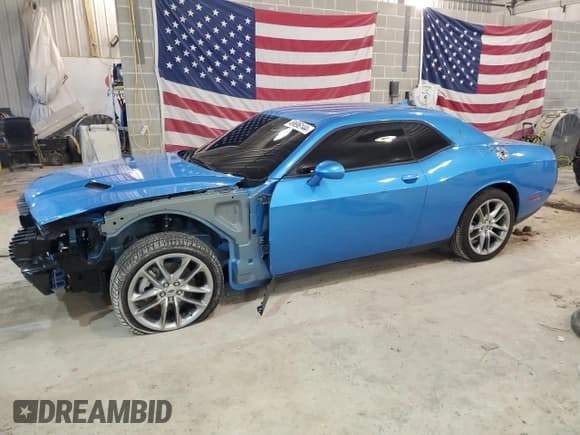 ✅ 2023 Dodge Challenger SXT • VIN: 2C3CDZGG5PH655483 • Lot: 49696144. Wystawiony na Copart z przebiegiem 1 602 mil. Bezpłatny archiwum sprzedaży aukcyjnych z USA i szczegółowy raport historii pojazdu na DreamBid. Zdjęcie 1.