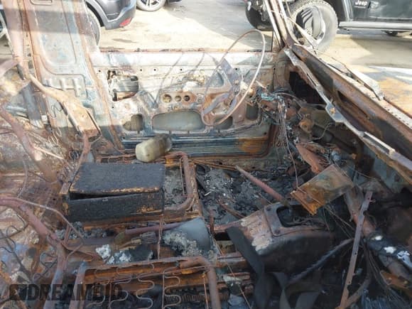 ✅ 1987 Suzuki Samurai • VIN: JS4JC51C3H4189102 • Lot: 42715087. Wystawiony na IAAI z przebiegiem Nie podano. Bezpłatny archiwum sprzedaży aukcyjnych z USA i szczegółowy raport historii pojazdu na DreamBid. Zdjęcie 5.