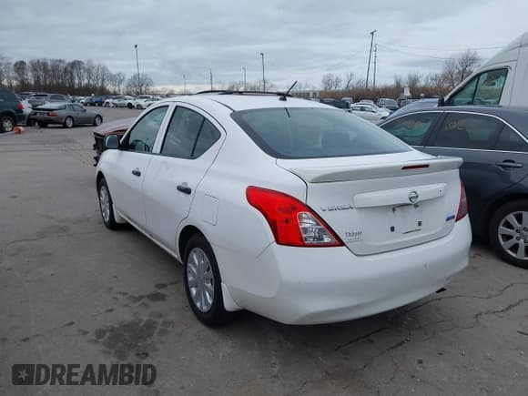 ✅ 2013 Nissan Versa SV • VIN: 3N1CN7AP1DL828041 • Lot: 43786308. Listed on IAAI with 184,498 mi. Free auction sales archive from the USA and detailed vehicle history report at DreamBid. Image 3.