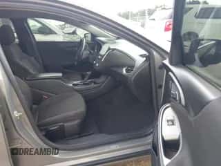 2018 Chevrolet Malibu LT z VIN 1G1ZD5ST0JF125698, wystawiony jako IAAI lot #43350122 z przebiegiem 149 975 mil mil oraz . Historia ofert i sprzedaży dostępna na DreamBid. Obrazek 5.