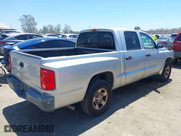 ✅ 2005 Dodge Dakota ST • VIN: 1D7HE28K15S288148 • Lot: 42883541. Wystawiony na IAAI z przebiegiem 259 379 mil. Bezpłatny archiwum sprzedaży aukcyjnych z USA i szczegółowy raport historii pojazdu na DreamBid. Zdjęcie 4.
