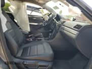 ✅ 2018 Volkswagen Passat S • VIN: 1VWAA7A31JC051622 • Лот: 64193795. Опубликован ранее на Copart с пробегом 76 777 миль. Бесплатный доступ к архиву аукционных продаж из США и подробный отчёт об истории автомобиля на DreamBid. Изображение 7.