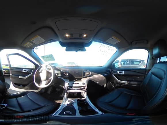 ✅ 2021 Ford Explorer XLT • VIN: 1FMSK8DH2MGA87586 • Lot: 41683730. Wystawiony na IAAI z przebiegiem 55 025 mil. Bezpłatny archiwum sprzedaży aukcyjnych z USA i szczegółowy raport historii pojazdu na DreamBid. Zdjęcie 18.