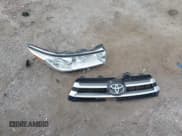 ✅ 2018 Toyota Highlander SE • VIN: 5TDJZRFH1JS817410 • Lot: 43616481. Listed on IAAI with 103,733 mi. Free auction sales archive from the USA and detailed vehicle history report at DreamBid. Image 12.